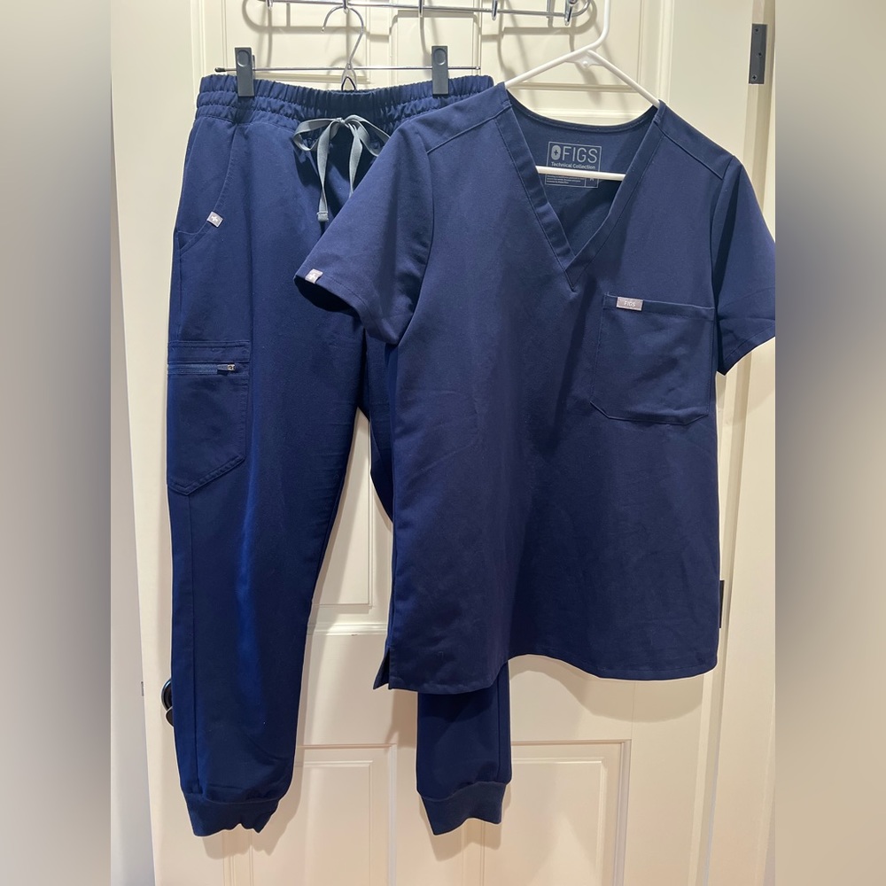 FIGS Navy Scrub Set